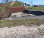 120 mm.kanon og staaltravers Charlottenlund Fort Brisk 120 mm.kanon og staaltravers
