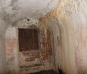 Skytsåbning, strubekaponierfe Skytsåbning til rekylgevær i Fortunfortet