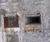 Skytsåbninger i strubekaponiere Skytsåbninger i strubekaponiere, Fortunfortet