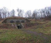 Magasin og briske ved Paradis Batteri