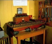 kontrolbordet til minekontrol Betjeingsbordet i minekontrollen i Middelgrundsfortet